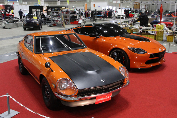 初代S30のコンペティション用ベース車両である「Z432R」と、東京オートサロンの日産ブースに展示され話題となった新型「Zカスタマイズド プロト」。