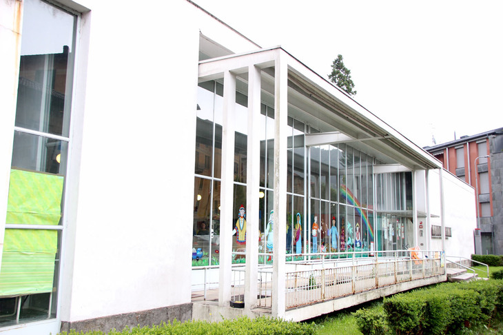 ジュゼッペ・テッラーニ作の「サンテリア幼稚園」は、1936～1937年に建てられた。コモで2018年に筆者が撮影。