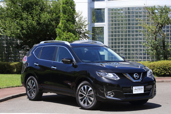 「日産エクストレイル モード・プレミア“AUTECH 30th Anniversary”」