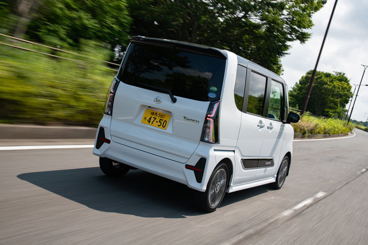 プラットフォームについては、フレーム構造の見直しに加え、足まわりの設計も刷新。運動性能と乗り心地、静粛性の向上に寄与している。