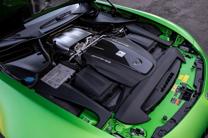 M178型と呼ばれる4リッターV8ツインターボエンジンは、「AMG GT」シリーズ最強となる最高出力585PS、最大トルク700N・mを発生する。