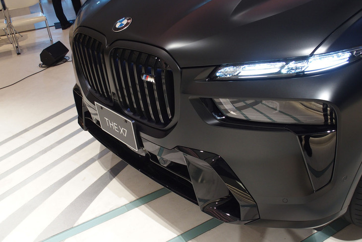 BMW X7ブラックアルファ（フロントマスク）