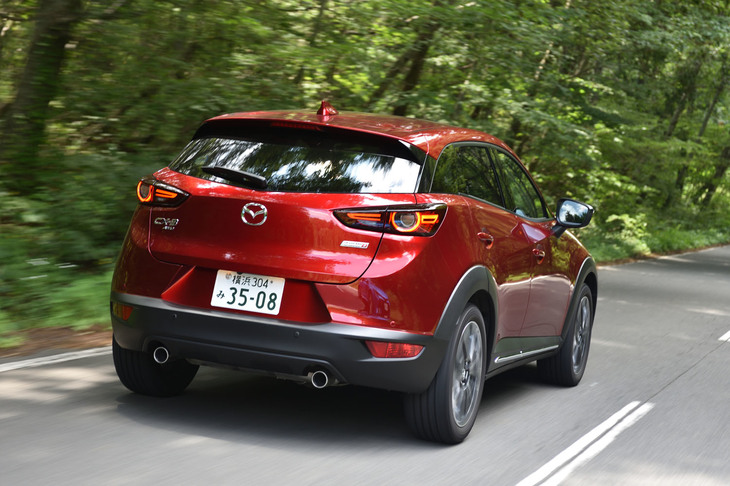 マイナーチェンジに際してサスペンションの仕様も変更。操る楽しさだけでなく、乗り心地の向上も図られた。