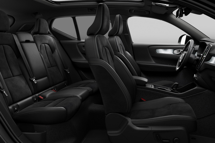 「EX40ウルトラ シングルモーターブラックエディション」のインテリア。