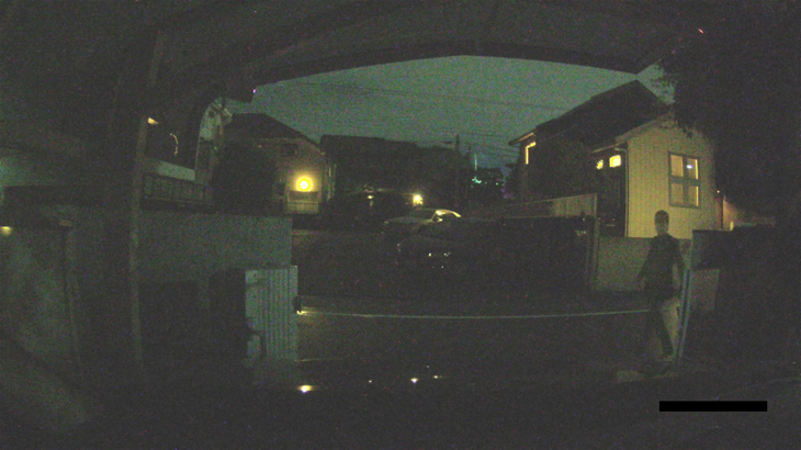 駐車監視機能ではオート、カスタム、オフのモードを選べる。夜間の映像も従来より明るく記録できるようになった。