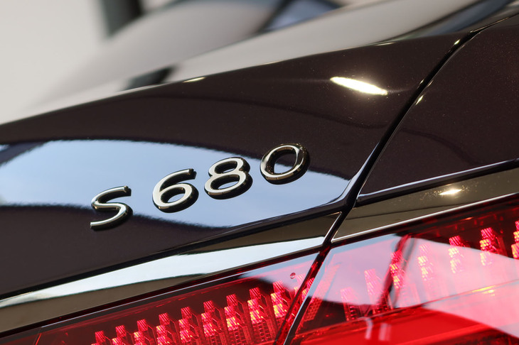 メルセデス・マイバッハS680エディションノーザンライツ（リアエンブレム）