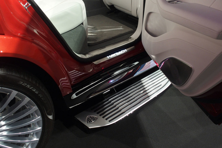 メルセデス・マイバッハGLS（ランニングボード）