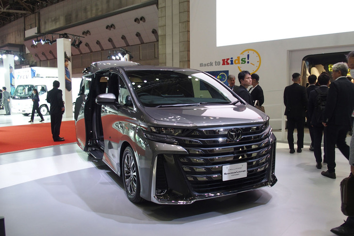 トヨタ・ヴェルファイア スぺーシャスラウンジ コンセプト