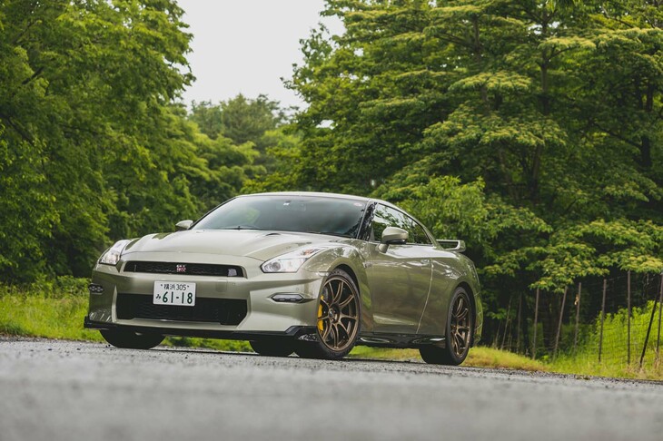 「東京オートサロン2023」で最新の2024年モデルが初披露された「日産GT-R」。2022年モデルが最後ではとうわさされていたが、日産のスタッフによれば「公式にこれが最後などとアナウンスしたことはない」とのこと。