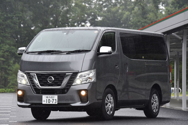 マイナーチェンジを受けた「日産NV350キャラバン」。より押し出しの強いマスクを手に入れた。
