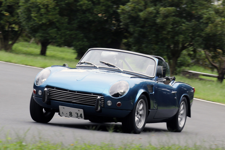 ルマン仕様のレプリカというFRP製のボンネット／ノーズのキットを装着した1967年「トライアンフ・スピットファイアMk3」。