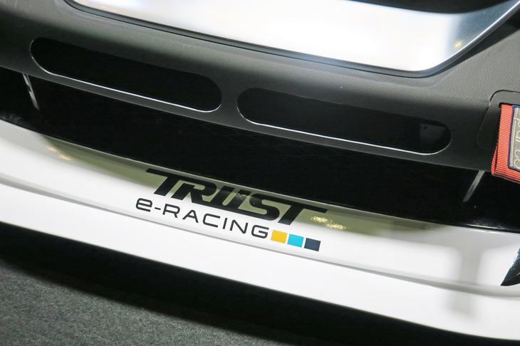 「ダンロップSP SPORT MAXX GT600」を装着した「TRUST GReddy 35RX SPEC-D」。