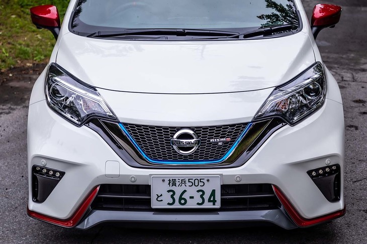 「e-POWER NISMO S」では、「インテリジェントオートライトシステム」付きLEDヘッドランプが標準装備されている。先に登場した「e-POWER NISMO」ではメーカーオプションという設定だった。