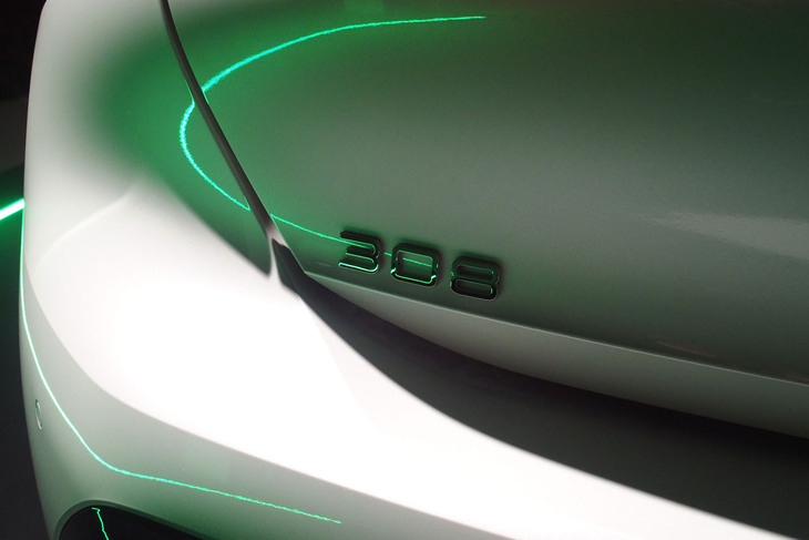 プジョー308アリュール（エンブレム）