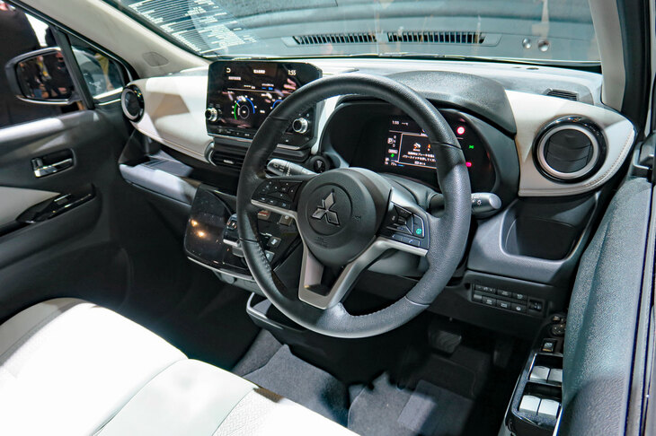 三菱eKクロスEV Smooth × Tough