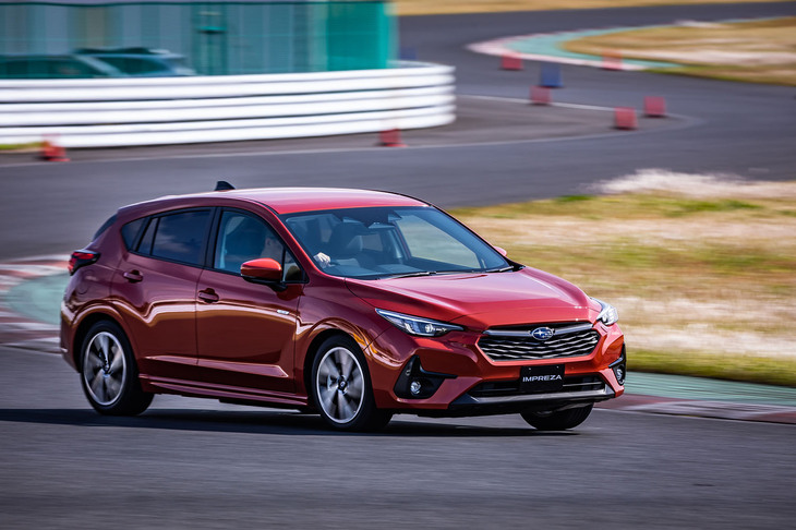 スバル・インプレッサ（クローズドコースでの走行シーン）