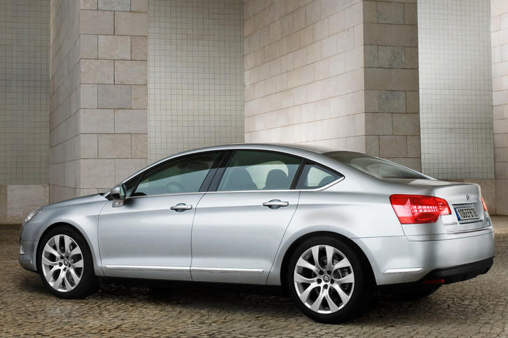 2015年まで販売された2代目「C5」。同車を最後に、シトロエンの本国ラインナップからはサルーン／ワゴンが消滅することとなる。