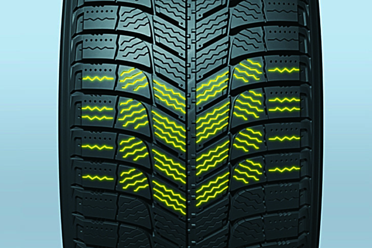 「X-ICE3＋」には「バリアブルアングルサイプ」など、従来製品である「X-ICE3」に投入されている技術がそっくり継承されている。