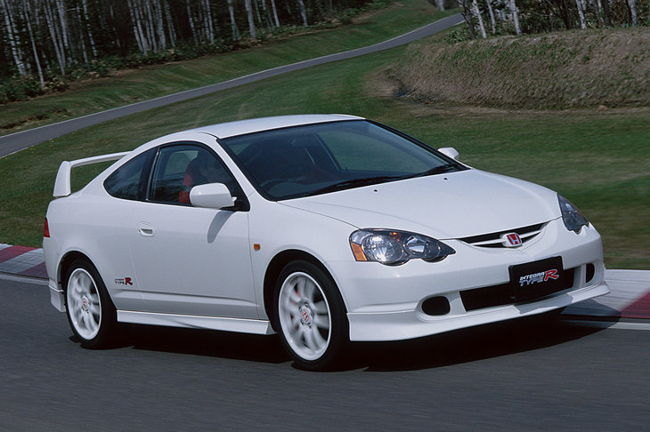 2001年に登場した2代目「インテグラ タイプR」。最高出力220PSを発生する2リッター直4 DOHC i-VTECエンジンを搭載していた。