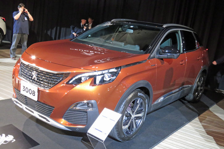 2017年3月に発売された「プジョー3008」。先代モデルと比べて、よりSUVらしいスタイリングとなった。