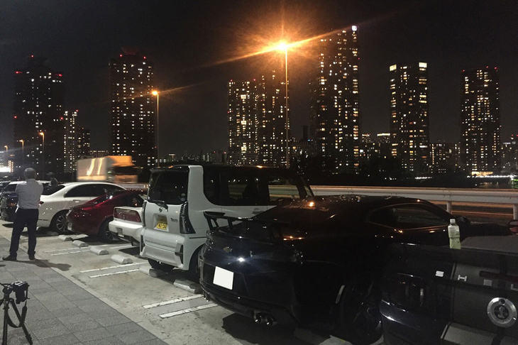 「NSX」と「カマロ」の間のスペースに「タントカスタム」を入れてみた。