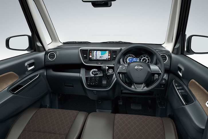 「ハイウェイスターX Vセレクション」は、プレミアムグラデーションインテリアを採用している。