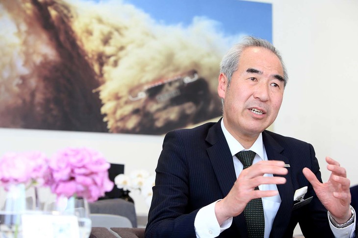 今回、話を伺った中村善和氏。「ジャガー・ランドローバー・アプルーブド足立」で中古車部次長を務めている。