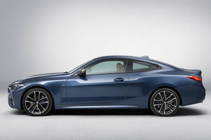 ほった「皆グリルの話ばっかりするから、あえてサイドビューの写真を選んでみましたよ」　
	清水「こうして見たら、本当によくある普通のクーペだね。確かにカッコいいけどさ」　
	ほった「それが2021年の『デザイン・カー・オブ・ザ・イヤー』でございます」
	 