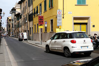 ユーロ5ディーゼル規制よりはるか前に導入された、フィレンツェ旧市街の一般車両進入禁止エリア。イタリア版ETC「テレバス」を装着した住民のクルマでないと、監視カメラで自動撮影され、反則金の対象となる。2021年撮影。