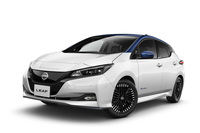 2010年の登場以来、電気自動車普及の立役者として販売されてきた「日産リーフ」。一充電走行距離を大幅に延ばすとともに、最新のインテリジェントドライビング技術が盛り込まれた2代目（写真）は、2017年9月に発表された。
