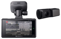 「VREC-DH300D」は前後ともに高画素のカメラを採用し、細部まで明るくはっきりとした映像を記録する。本体には3インチの大画面モニターを搭載し、ボタンを側面と上部に配置して操作性も向上させた。