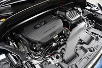 最高出力150ps、最大トルク330Nmを生み出す2リッター直4ディーゼルターボエンジン。始動させてまず驚くのは、その静粛性の高さだ。