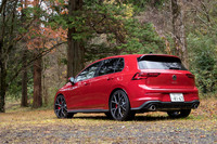 「FFのCセグメントハッチバック」という枠のなかで運動性能を追求し続ける「ゴルフGTI」。自動車の在り方が変容しつつあるなかで、フォルクスワーゲンが今後「GTI」をどのようなクルマに仕立てていくのか？　2つの意味で、その“ハンドリング”に注目したい。