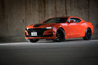 専用色「クラッシュ」でペイントされた「LT RSローンチエディション」。カタログモデルの「LT RS」には、「ブラック」「サミットホワイト」「レッドホット」「サテンスティールグレイメタリック」の4色のボディーカラーが設定される。