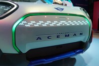 BEVのためグリルはないが、グリルがあるかのように八角形のLEDユニットがレイアウトされる。