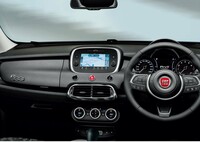 「FIAT」ロゴ入りシートに注目　「フィアット500Xクラブ」登場の画像