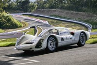 ポルシェ・エクスペリエンスセンター東京のオープニングに合わせて展示された「906」（写真）も見逃せません。（photo：田村孝介）