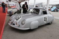 1951年の「ポルシェ356 SLクーペ」。車名の「SL」はスーパーライトを意味し、軽量なアルミボディーが採用された。車両重量は640kgで、リアに最高出力46PSを発生する1.1リッターフラット4エンジンを搭載。1951年のルマンウイナーでもある。