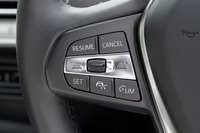 BMWの4ドア車としては価格が抑えられている「2シリーズ グランクーペ」。ただし、ナビや前走者追従機能付きクルーズコントロールなどがオプションとなっている点には注意が必要だ。