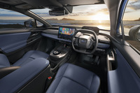 ダッシュボードのセンターに14インチの大型ディスプレイが配置された「トレイルシーカー」のコックピット。