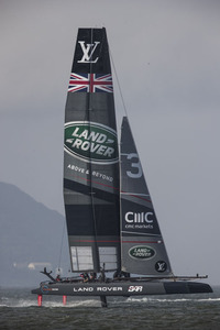 AC45Fには従来の帆に代わり、航空機の翼に似た「ウイングセール」が使用されている。高さは21.5mと、ボーイング737の翼に近いサイズだ。