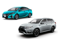 同じ国産プラグインハイブリッド車の「トヨタ・プリウスPHV」（左）と「三菱アウトランダーPHEV」（右）。