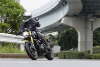 クラスを超えた走りの資質を感じさせた「スピード400」だが、取材当日はあいにくの雨。ハンドリングなどをつぶさにチェックすることはできなかった。