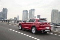 「ステルヴィオ2.2ターボ ディーゼルQ4」のボディーカラーは、試乗車の「アルファレッド」を含む全5色が用意される。