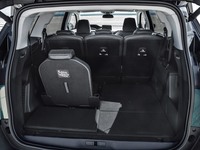 3列シートが特徴の「5008」。乗車定員は前方から2-3-2人の計7人となる。