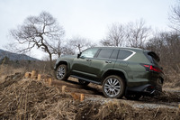 レクサスLX600 5人乗り／LX600“オフロード”7人乗り／LX600“エグゼクティブ”【試乗記】の画像