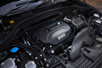 4WD車に搭載される2リッター直4直噴ターボエンジン。BMWのモジュラーエンジン戦略にのっとって開発された、新世代のパワーユニットである。
