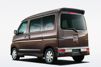 ディアスワゴンのリアビュー。ちなみに「Dias」（ディアス）はスペイン語で「毎日」「日々」の意。毎日扱いやすいクルマという意味が込められている由。