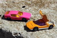 「ランボルギーニ・マルツァル」(左)と、「マツダRX500」(右)。