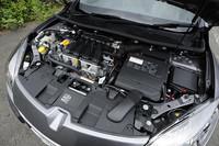 ルノーと日産が共同で開発したという「M4R」型2リッター直4エンジン。2000rpmで最大トルクの87％を発生するという、扱いやすさがウリ。このエンジンに6段マニュアルモード付きCVTが組み合わされる。